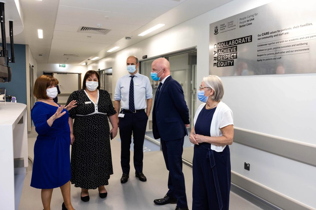 Lucy Nugent, Chief Executive of TUH, Lisa Dunne, CNM3 of ICU; Prof Peter Lavin, Consultant Nephrologist & Lead Clinical Director, Minister for Health Stephen Donnelly  and Maria Donnelly, Consultant Intensivist at the official opening of the new ICU wing at Tallaght University Hospital.